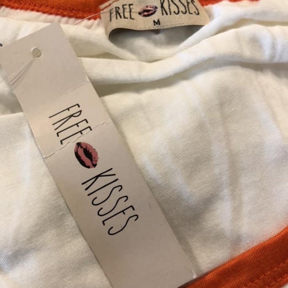 NWT Free Kisses Halloween tee top trick or treat S - Picture 4 of 4